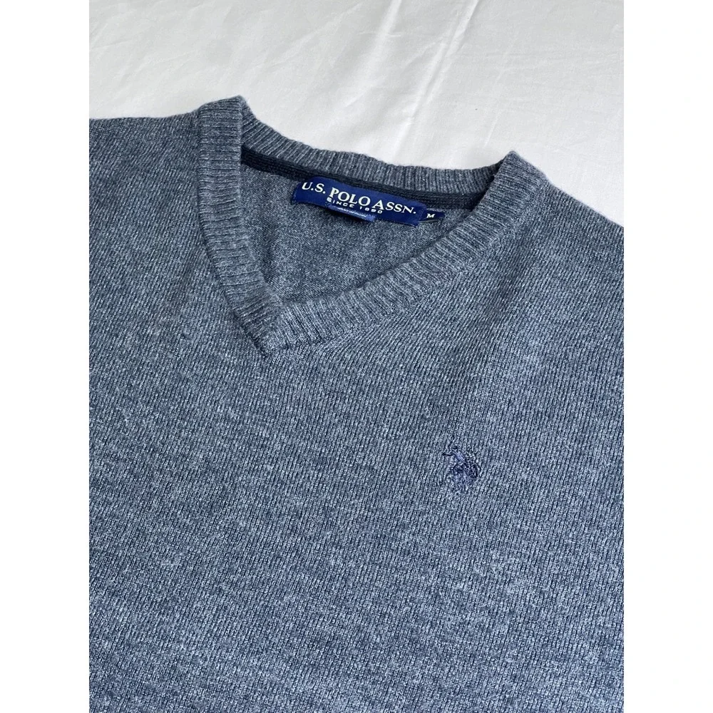 U.S. Polo Assn. Men's Gray V-Neck‎ Sweater, Classic Style, Medium